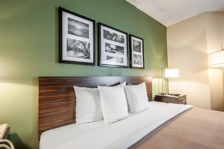 Room 13 of 27