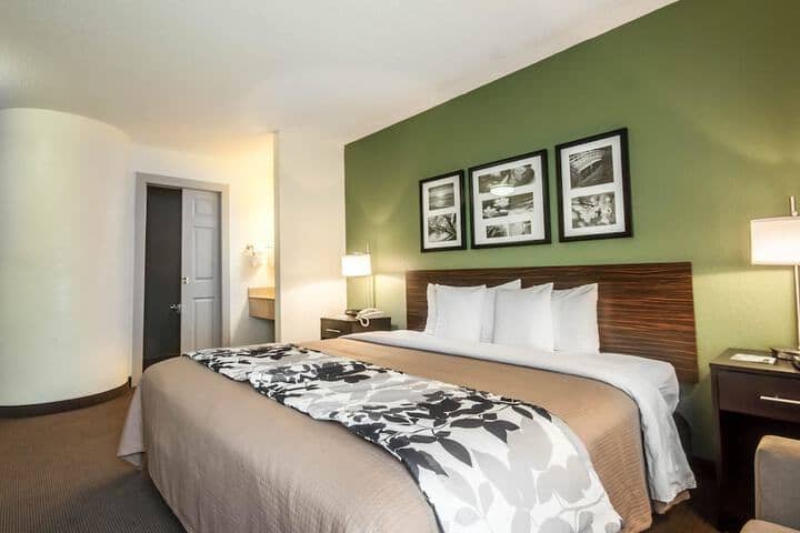Room 9 of 27