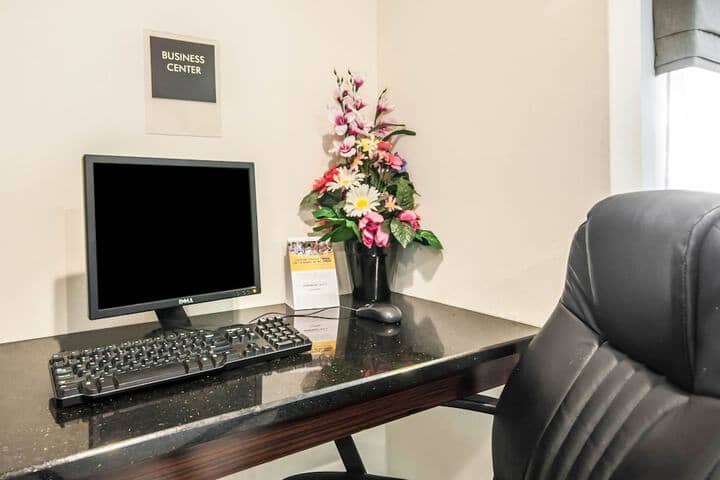 Business Center 24 of 27