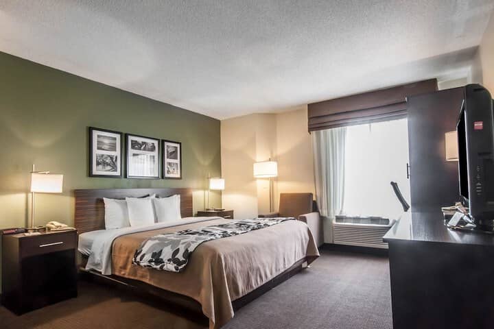 Room 10 of 27